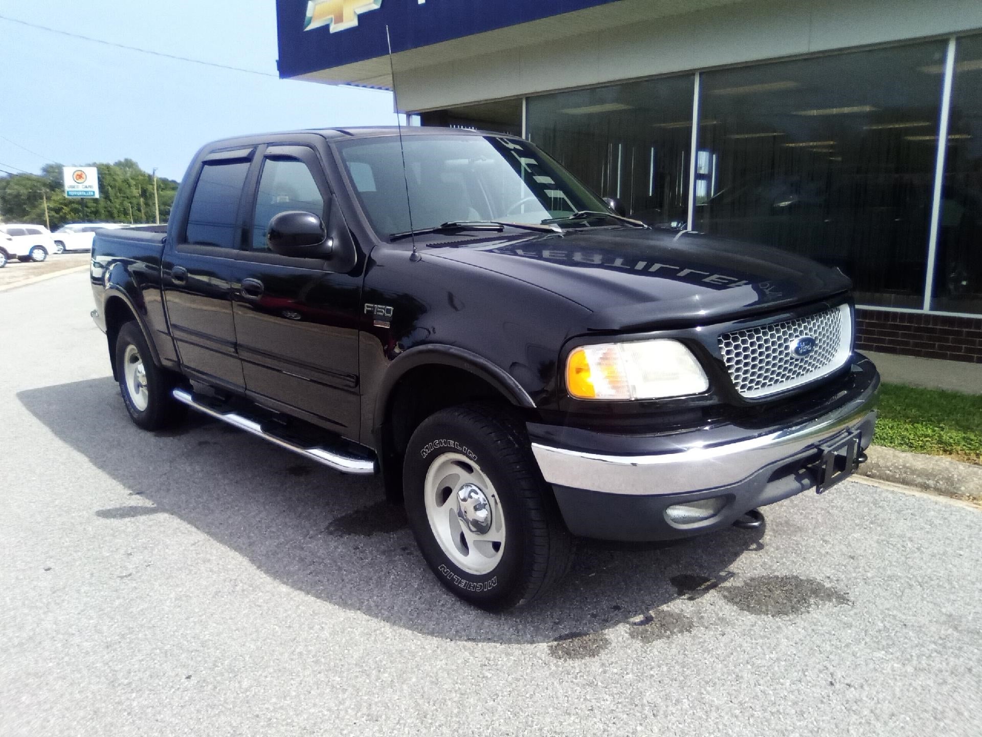 2003 Ford F-150 XLT in Black — front three-quarter view