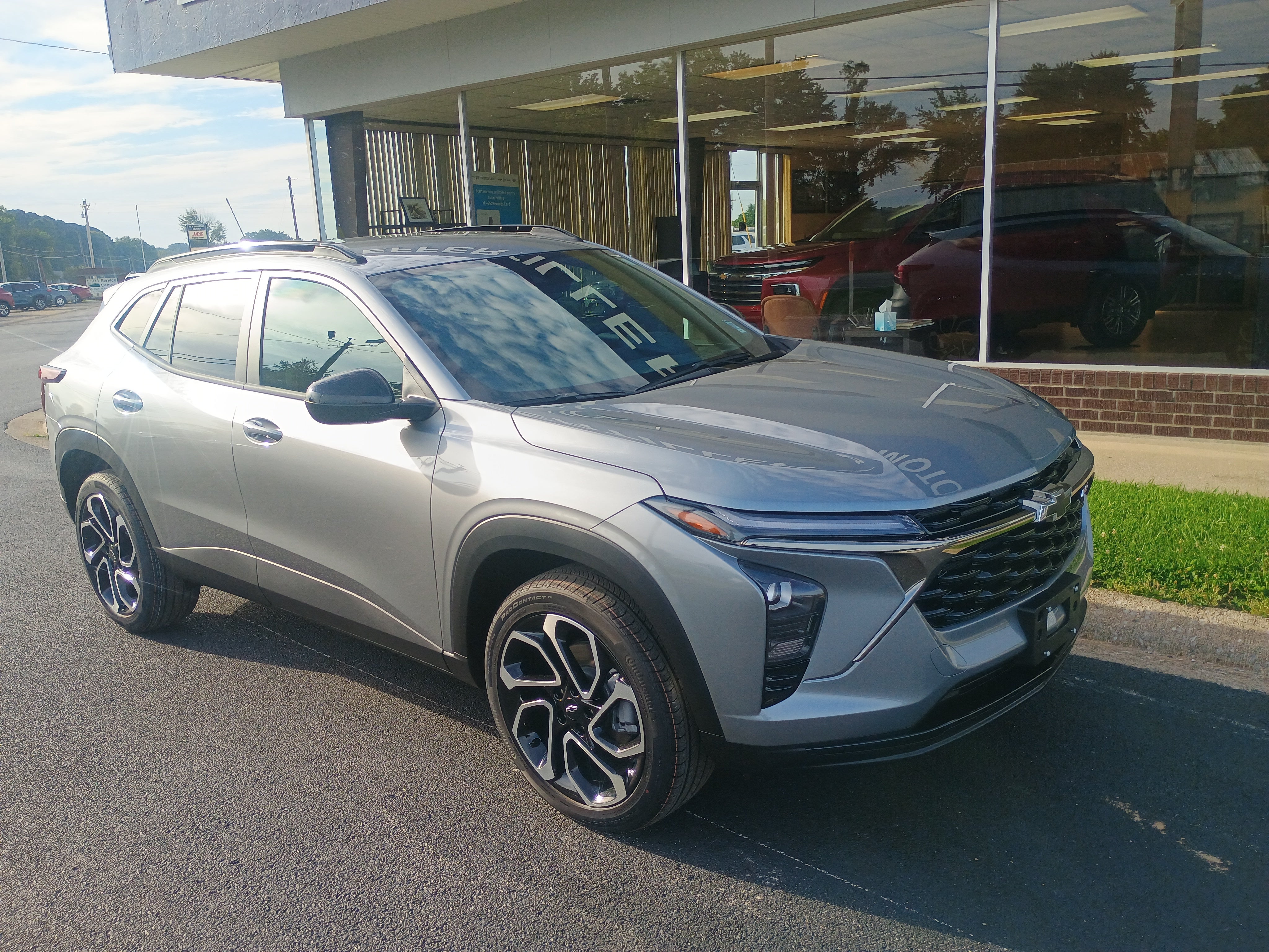2026 Chevrolet Trax 2RS in Sterling Gray Metallic — front three-quarter view